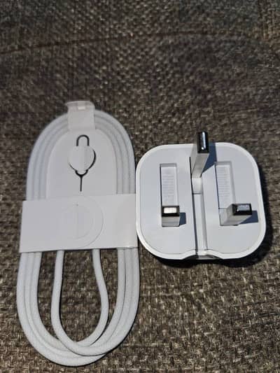 iPhone 17 pro max original cable and charger