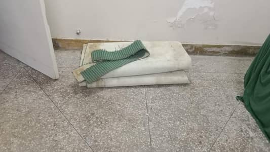 carpet for sale . . Nikal k rakha ha . MOTA jali wlaa ha