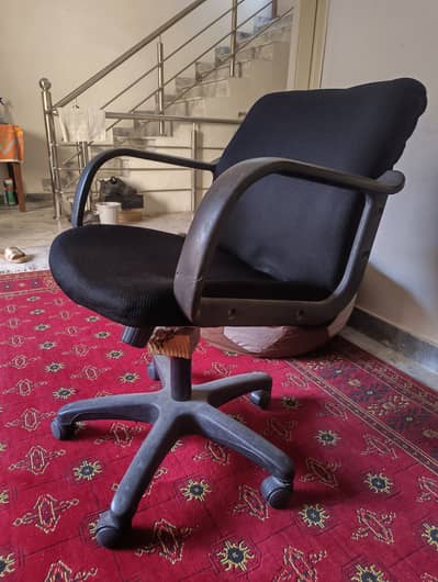 Revolving office chair