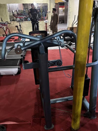 Gym shoulder press