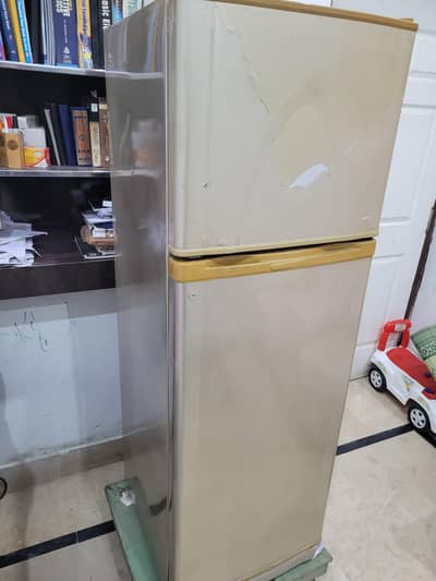 Dawlance medium  Refrigerator is for sale