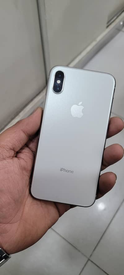 i phone x 256 GB Sim chal rahi hai