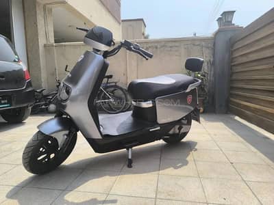 metro e8s pro silver immaculate two key 10k driven