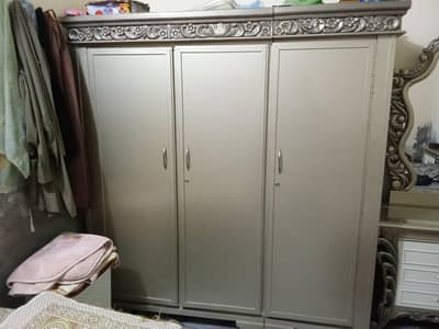 Showcase, Safe almari, Dressing table