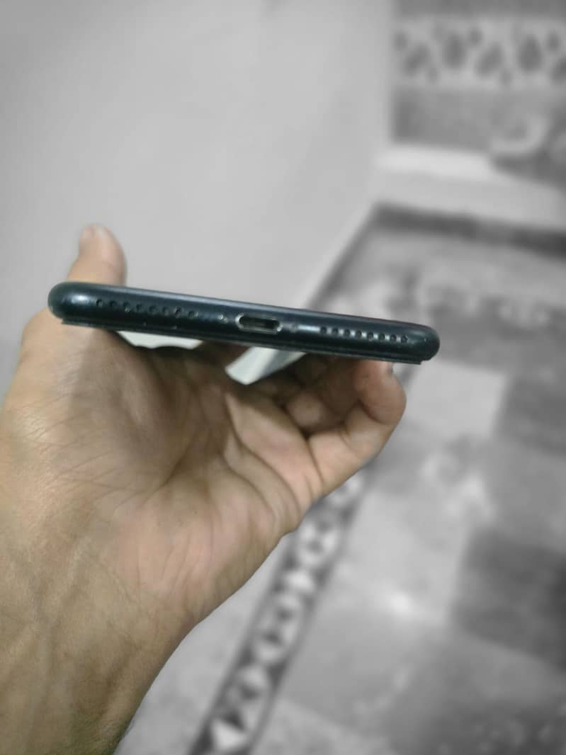 Apple iPhone 7 Plus 3