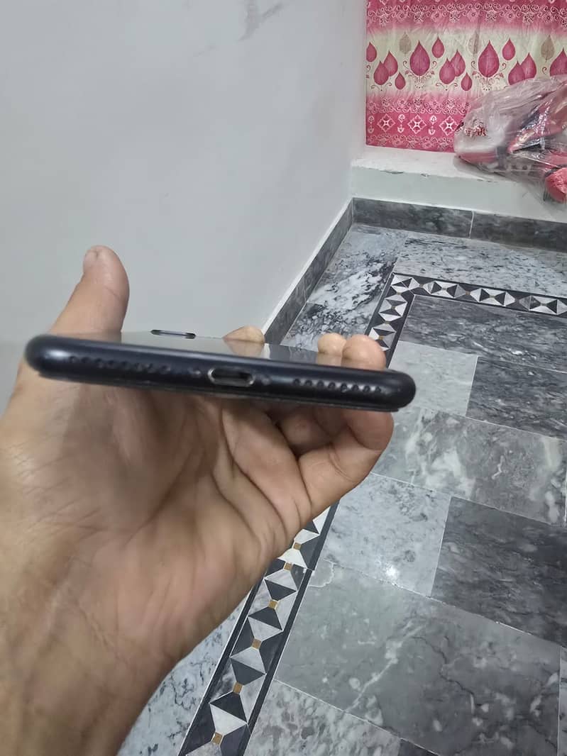 Apple iPhone 7 Plus 5