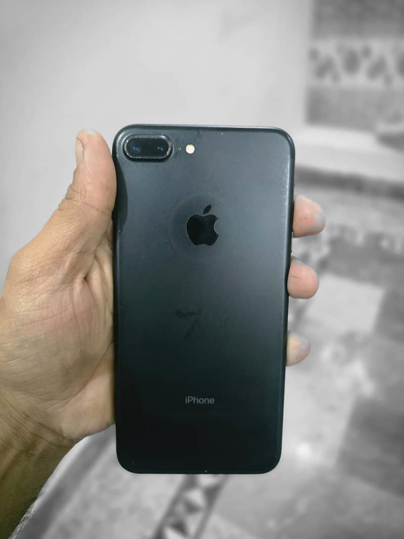Apple iPhone 7 Plus 6