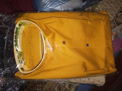 nice shirt medium size and beautiful 