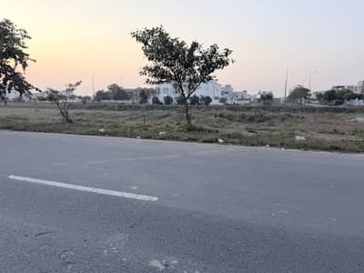 1 Kanal Plot 541 on 70 Feet Road Block V, DHA Phsse 8