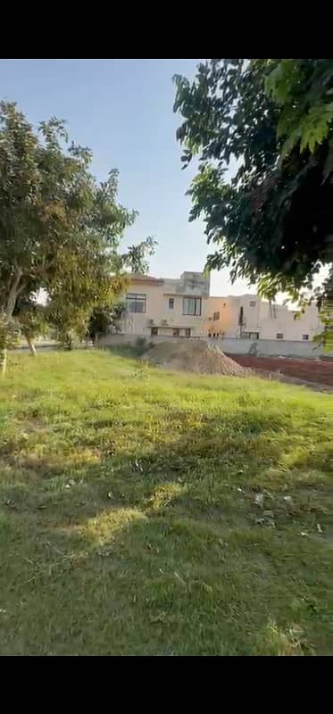 CORNER + CLEAR + 7O FEET PLOT