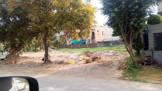 CORNER PLOT AT PRIME LOCATION