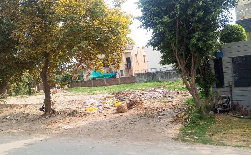 CORNER PLOT AT PRIME LOCATION 1