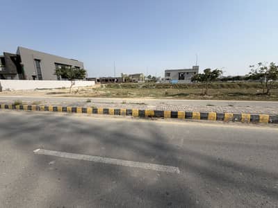 1 Kanal Plot No. 795 Block V, DHA Phase 8