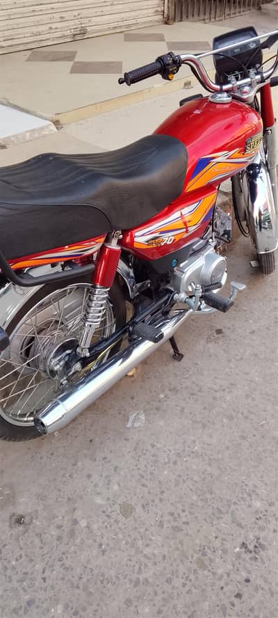 mukmil ok h aik hath m Chala hwa h  gunine Tanki r tappay lgy h no abi