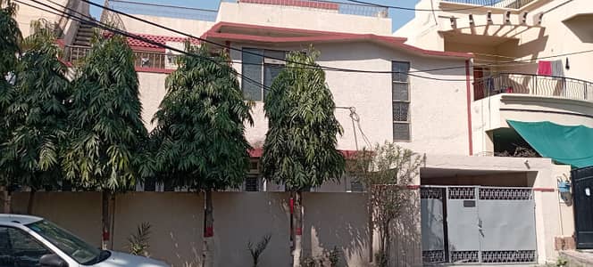 10 Marla House Near Park & Commercial Market For Sale In Garden Town Lahore