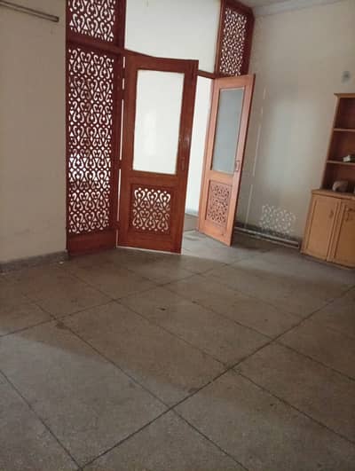 IQBAL TOWN 10 MARLA UPPER PORTION SIKANDAR BLOCK