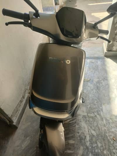 reevo electric scoty