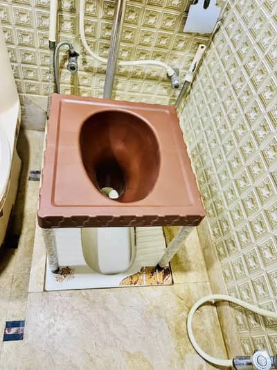 Portable Commode Chair (Brown) for Sale 10/10