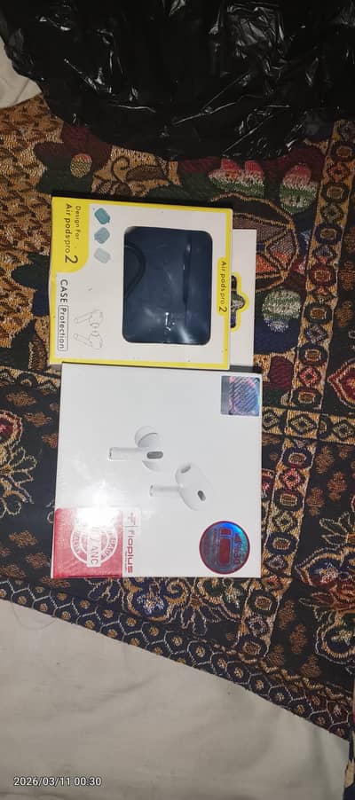 Airbus pro 2rd generation with free silicon case.     type -c ‎