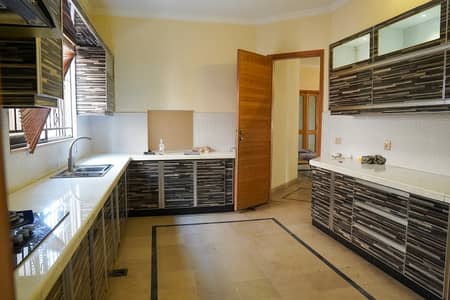 1 Kanal Well Maintained House For Rent