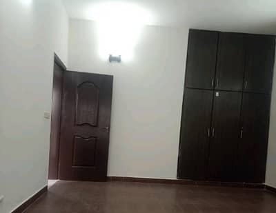 House Sized 10 Marla Is Available For rent In Askari 10