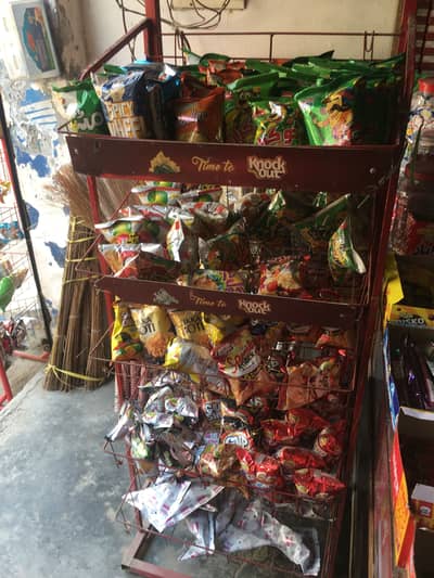 Lays chips and papar stands