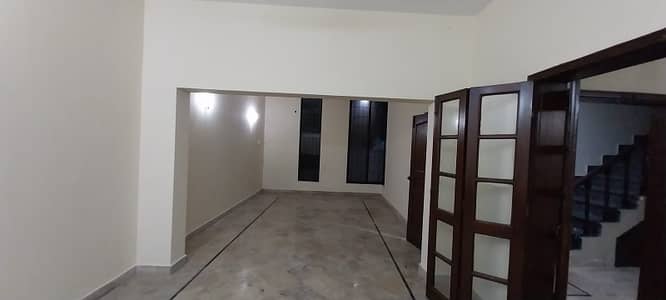 10 MARLA IMMACULATE WELL MAINTAINED RENOVATED BUNGALOW NEAR TO PARK