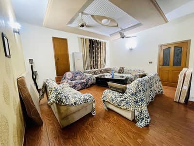 10 MARLA HOUSE AVAILABLE FOR SALE WITH BASEMENT