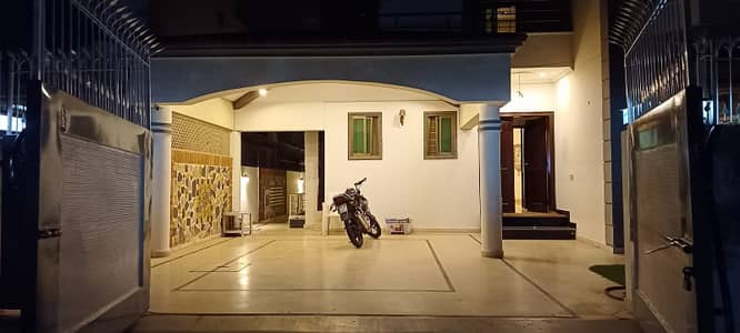 10 MARLA FACING PARK IMMACULATE WELL MAINTAINED BUNGALOW NEAR TO COMMERCIAL MARKET NEAR TO RING ROAD ALL FASILITES AVILABLE ONLY THREE MINTES ON DRIVES FOR SALE