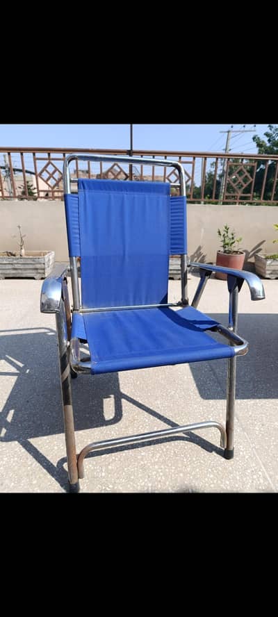 Metallic foldable chair