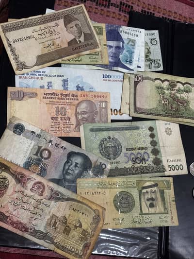 Coins and banknotes of several different countries for sale