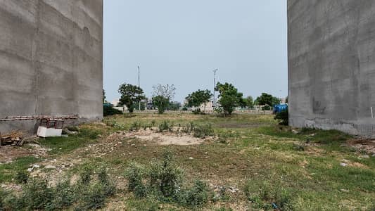 8 Marla Plot Top Location Facing Huge Parking CCA1 Phase 6