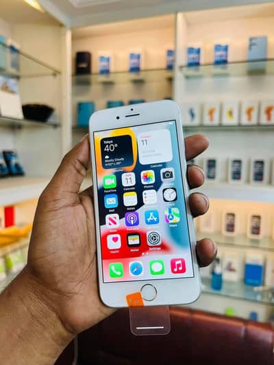 iphone 6 plas 128 GB with box my WhatsApp number 0347/72/98/721