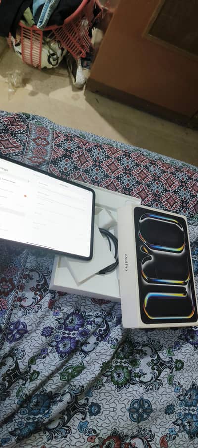 Apple iPad Pro M4 2024 256GB Box Pack 9.5/10 Condition
