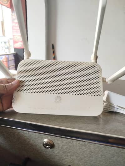 Huawei HG8245W5 XPON WiFi Fiber Router Box Pack