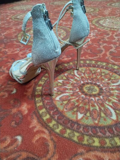 10/9 condition heels for party and bridal wear