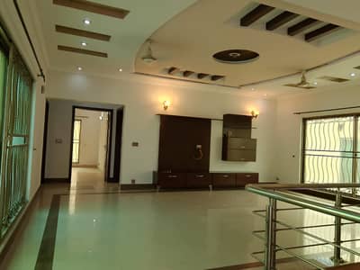 1 KANAL UPPER PORTION FOR RENT IN DHA PHASE 1 NEAR NATIONAL HOSPITAL