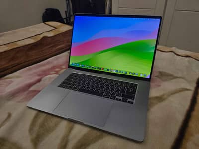 Macbook Pro 16 inch 2019 i7 9th gen 4gb graphics card Touchbar