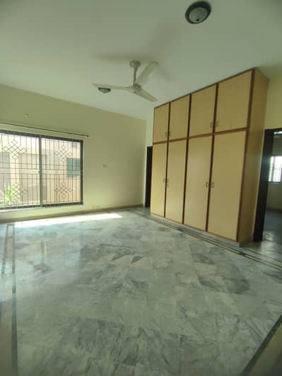 BEAUTIFULL UPPER PORTION FOR RENT IN DHA PHASE 4