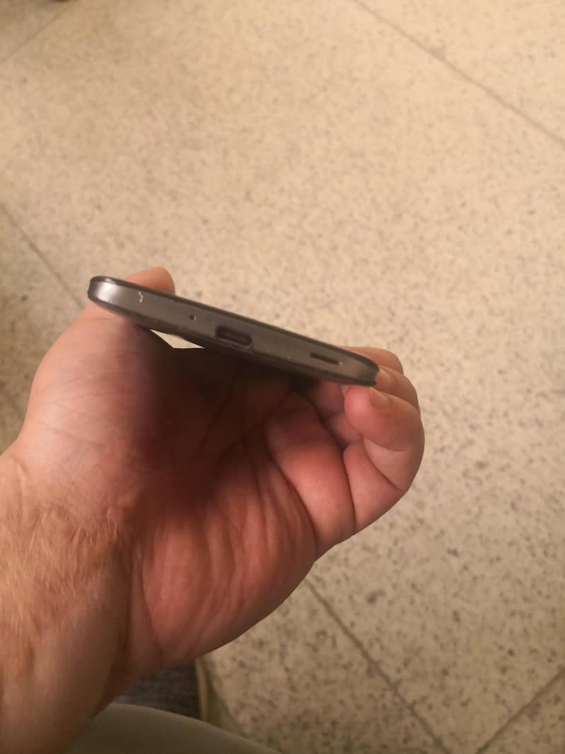 Sharp Aquos Zero 6/128 1