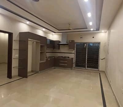 A Spacious 10 Marla House In Main Boulevard Gulberg