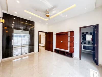 10 Marla House Available For Rent In Park View City Lahore