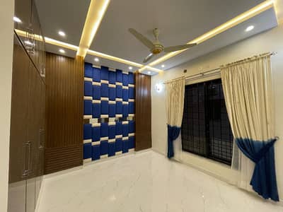 Paragon City Lahore Pakistan New House Near Park For Rent