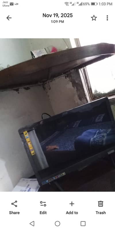 Corner wood wall Hanger. Best made. Having good border