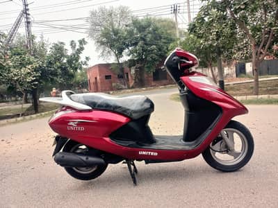 United scooty 2020 model  petrol 8200 km driven only