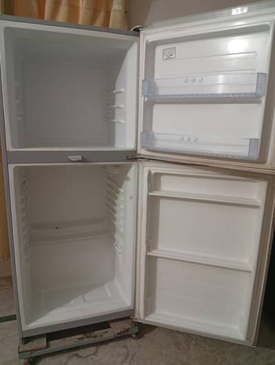 HAIER MEDIUM SIZE  FRIDGE
