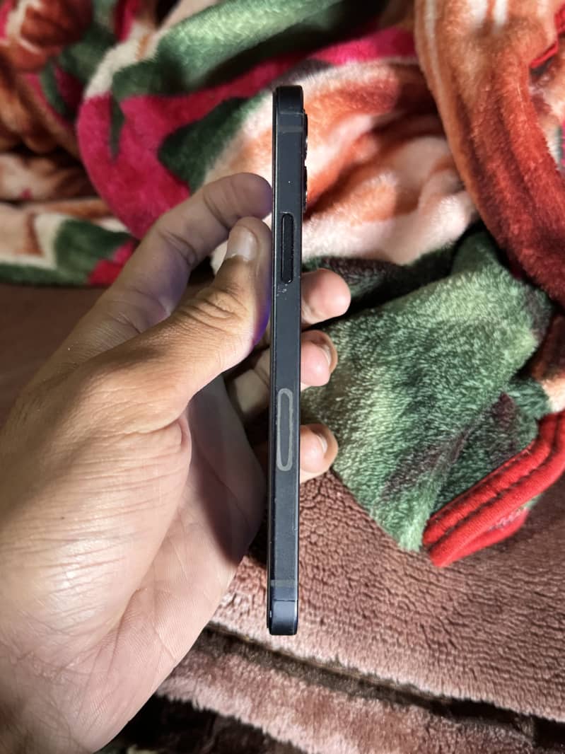 iPhone 12 sim locked 2