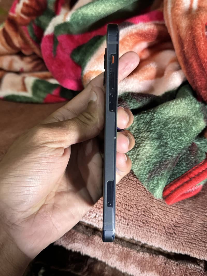 iPhone 12 sim locked 5