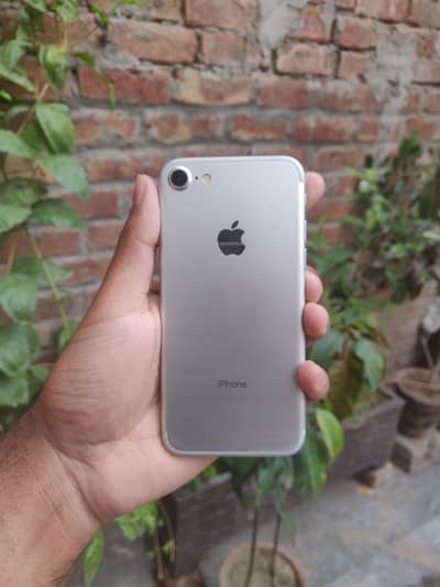iphone 7 (128GB) official pta approved