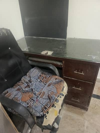 table with revolving chair fori sale